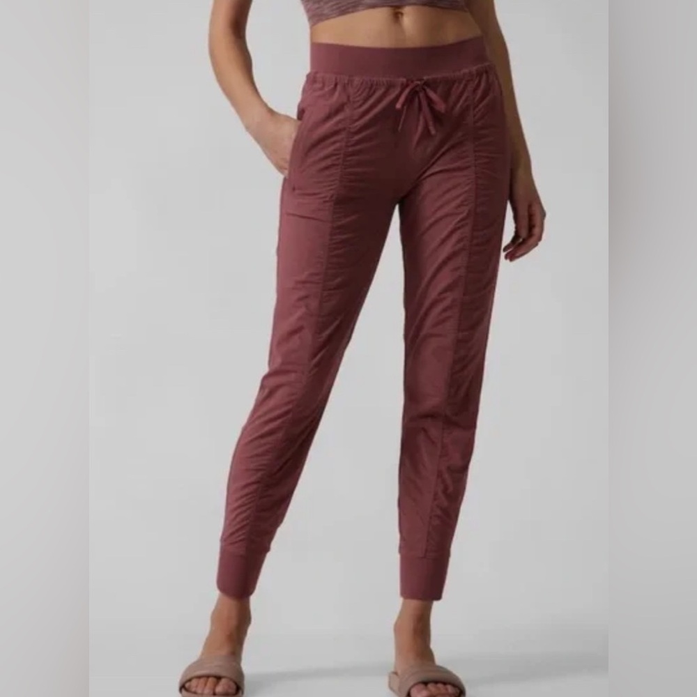 Athleta Attitude II Ruched Jogger Pant in 6P